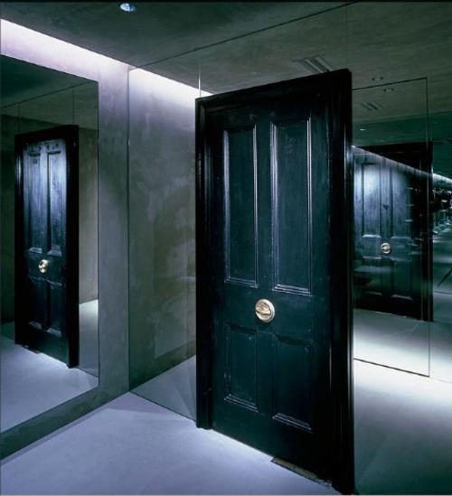 λειτουργικές σκούρες εσωτερικές πόρτες καθρέφτη αίθουσα