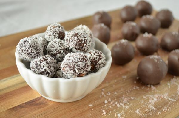Φτιάξτε τις δικές σας σοκολάτες μπάλες αποξηραμένης καρύδας