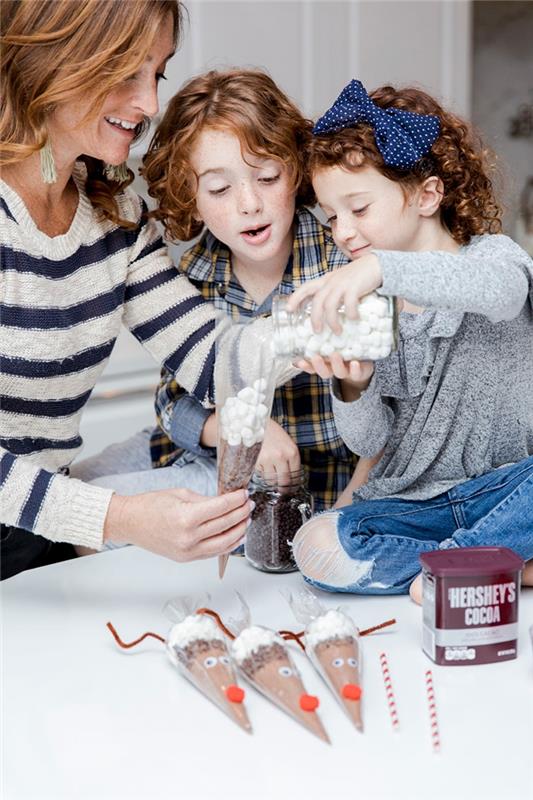 Φτιάξτε τις δικές σας σοκολάτες για Χριστουγεννιάτικο ψήσιμο με παιδιά