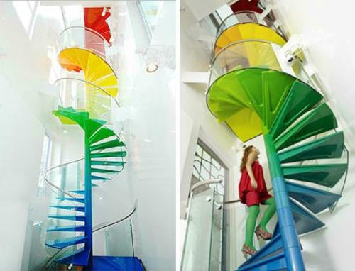ιδιωτικές παιδικές χαρές πολύχρωμες σκάλες με πολύ γυαλί