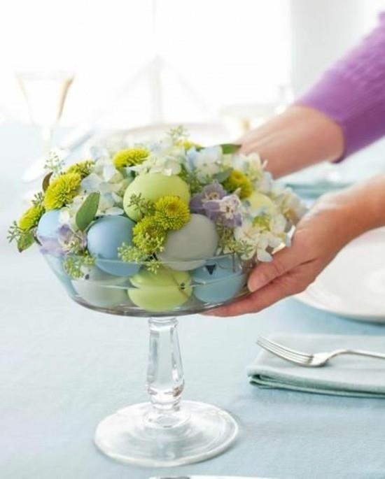 Πουριστικές ιδέες διακόσμησης Πάσχα φρέσκα λουλούδια και αυγά
