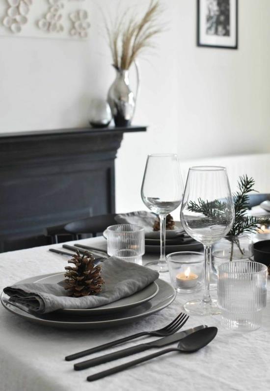 Πουριστική χριστουγεννιάτικη διακόσμηση τραπέζι διακόσμηση ρουστίκ βρύση