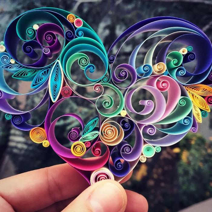 quilling χαρτί που διπλώνει τέχνη πολύχρωμη καρδιά