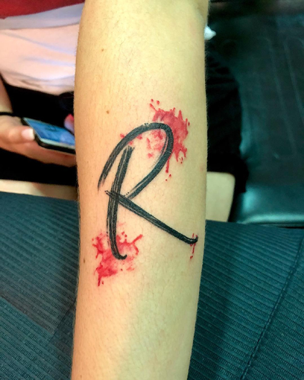 R raidė Rustic Design Tattoo