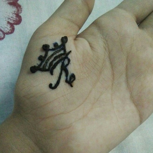 „R Tattoo Mehendi“ dizainas