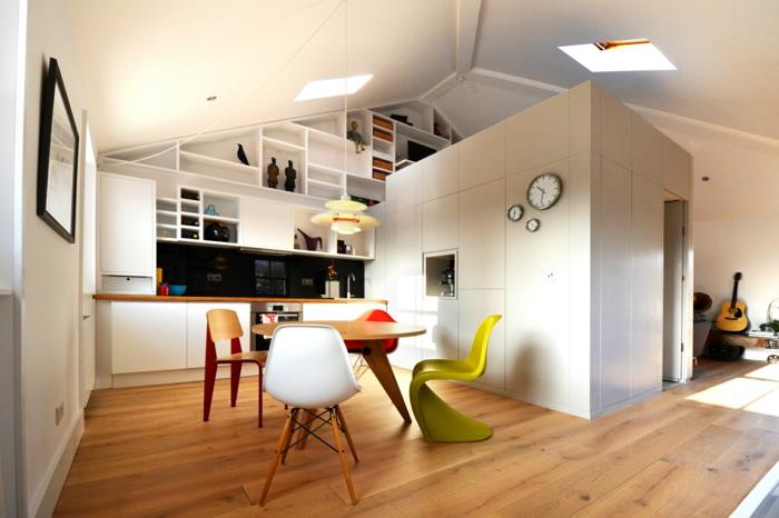 εσωτερική διακόσμηση-όροφος-διαμέρισμα ενός δωματίου-κουζίνα-τραπεζαρία-σοφίτα κρεβάτι-ράφια τοίχου