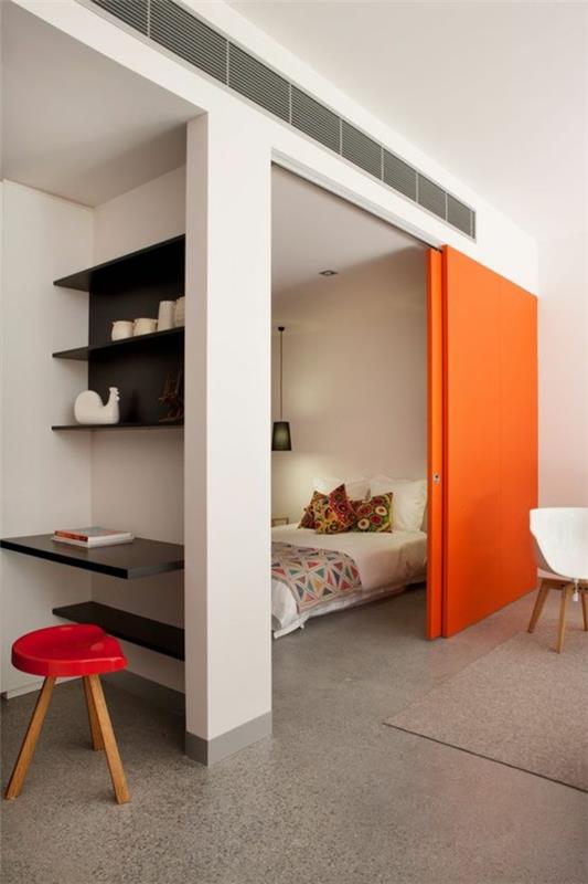 ιδέες για διαχωριστικό δωματίου συρόμενες πόρτες πορτοκαλί χρώμα έμφασης