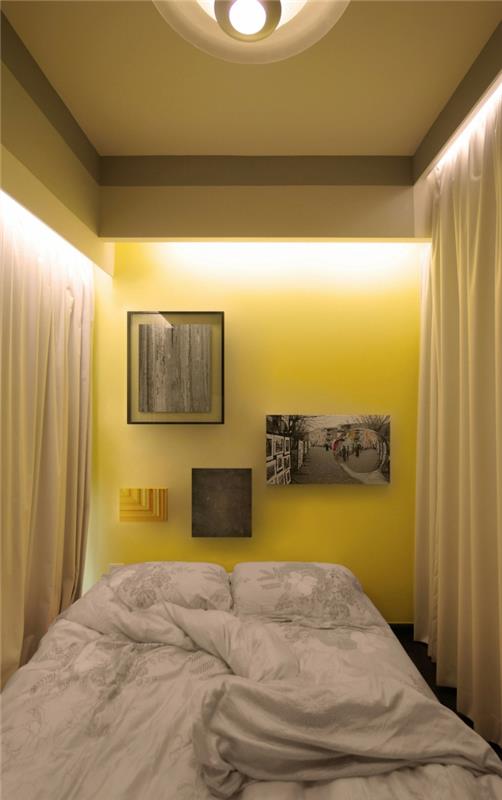 διαχωριστικό δωματίου μικρό διαμέρισμα υπνοδωμάτιο κίτρινο τοίχο μακριές κουρτίνες