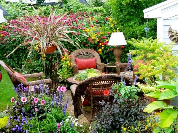 reattan πολυθρόνα έπιπλα κήπου καλοκαιρινά λουλούδια φυτά ιδέες κήπου