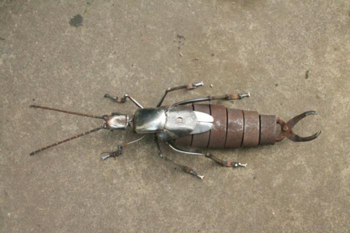 ανακύκλωση upcycling μεταλλική φιγούρα έντομο earwig