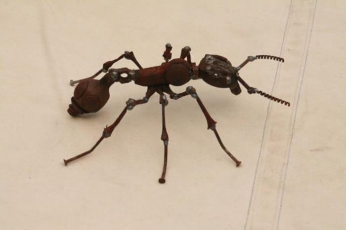 ανακύκλωση μεταλλικό γλυπτό γλυπτό έντομο σχήμα μυρμήγκι
