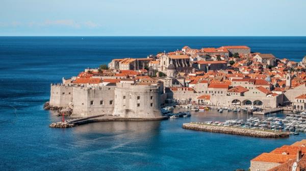 ταξίδι στην κροατική παλιά πόλη Ντουμπρόβνικ