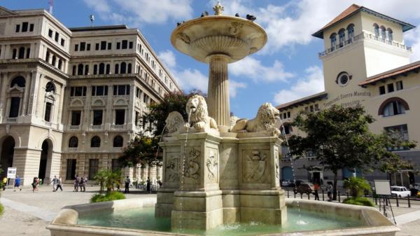 ταξίδι στην Κούβα plaza de san francisco