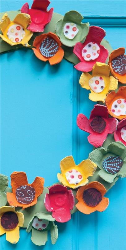 ανακύκλωση μαστορέματος με χαρτοκιβώτιο αυγών χαρτοκιβώτιο με παιδάκια μπάσκετ με λουλούδια από χαρτί υγείας πολύχρωμα
