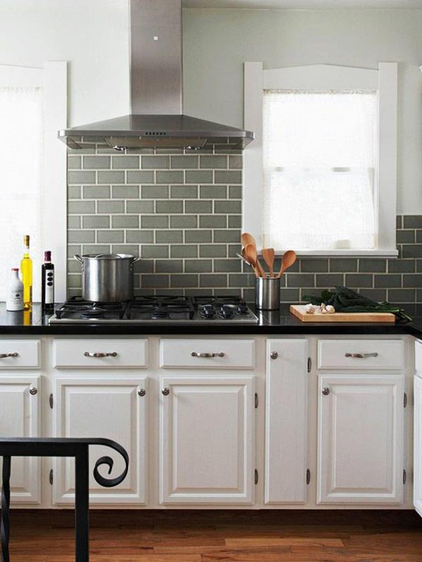 ρετρό κουζίνα ξύλινα ντουλάπια βάσης splash guard εστία κουζίνας πλακάκια κουζίνας τοίχος