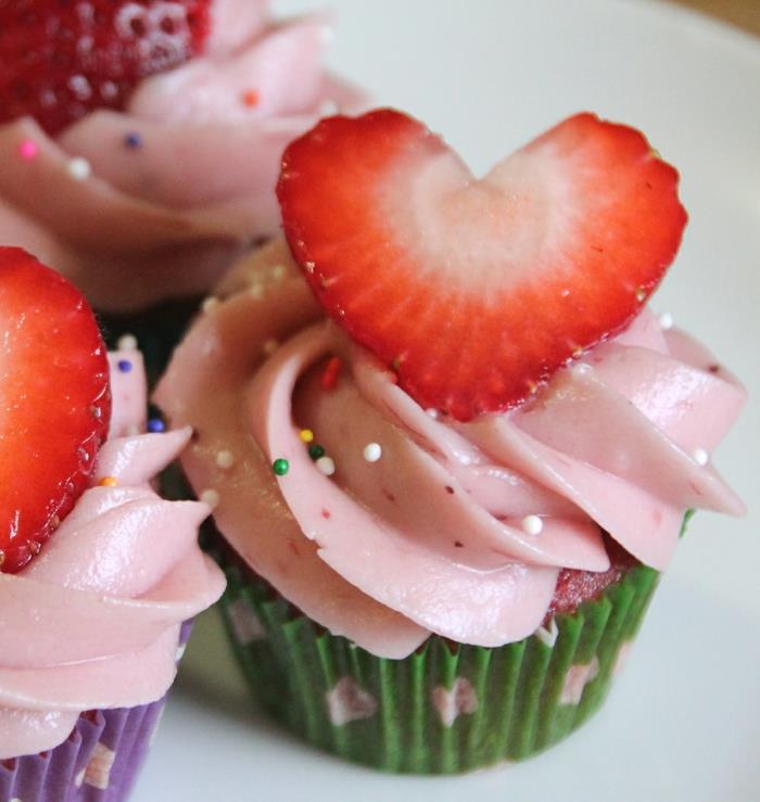συνταγές cupcakes μίνι κέικ διακοσμούν τις φράουλες