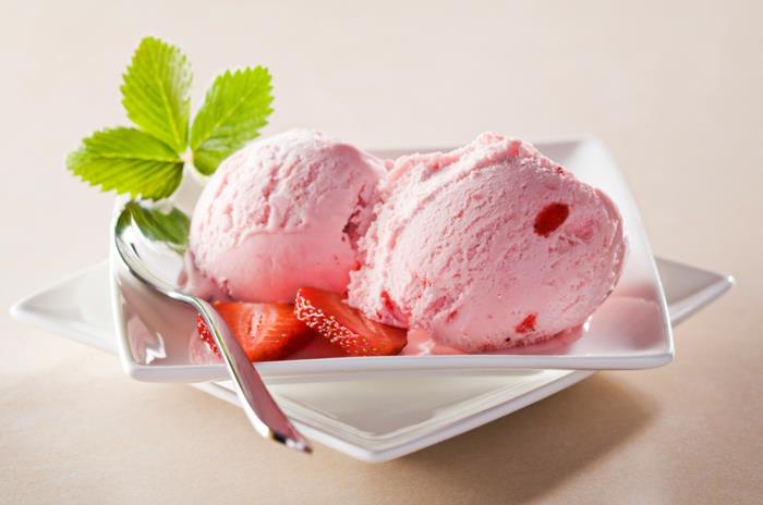 Οι συνταγές παγωτού με παγωτό φράουλα κάνουν φρέσκες τις μπάλες παγωτού φράουλας