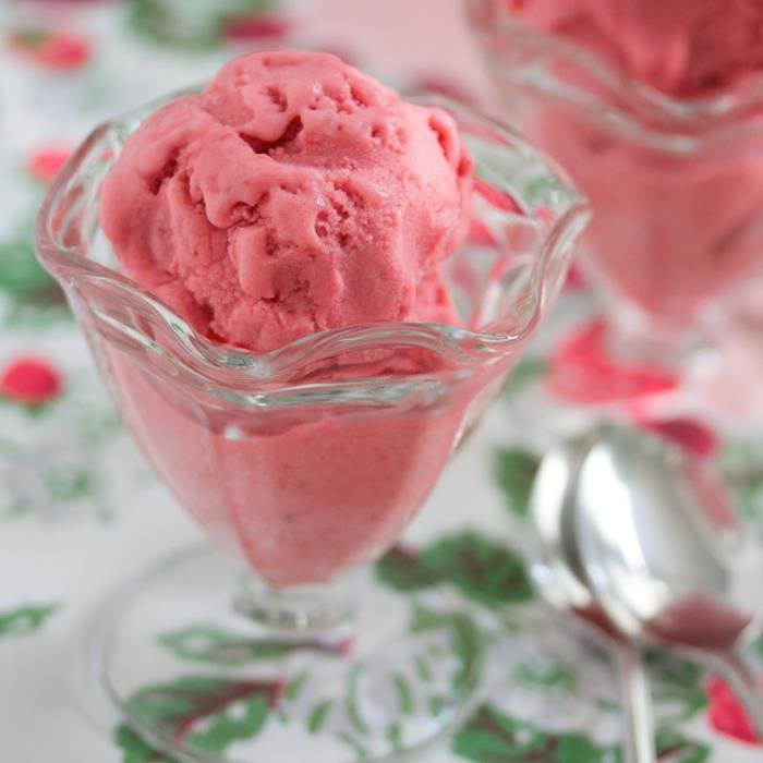 Φτιάξτε τις δικές σας συνταγές παγωτό φράουλα οργανικές βάφλες παγωτού φράουλας