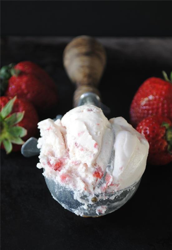 Συνταγές παγωτού με παγωτό φράουλα φτιάξτε μόνοι σας τρυφερό κουτάλι παγωτό φράουλα