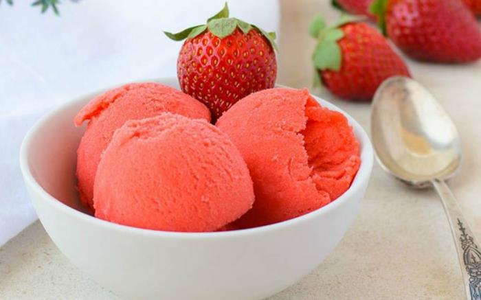 συνταγές με φράουλες παγωτό φράουλα τιραμισού φράουλα2