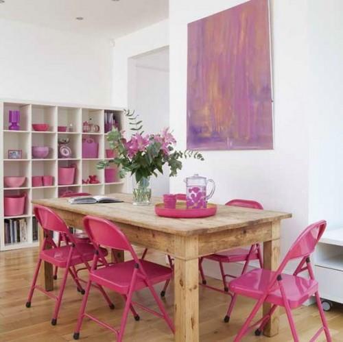 στιβαρό-τραπέζι-ροζ-μοβ-καρέκλες