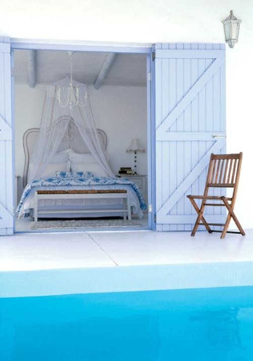 ρομαντικό υπνοδωμάτιο με επίπλωση μπλε θάλασσας και θόλος