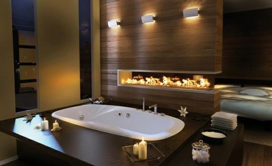 ρομαντικό μπάνιο με μοντέρνο τζάκι