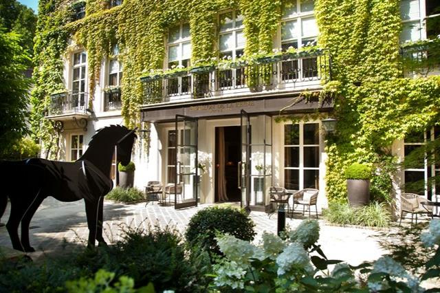 ρομαντικό ξενοδοχείο στο Παρίσι Pavillon de la Reine αυλή