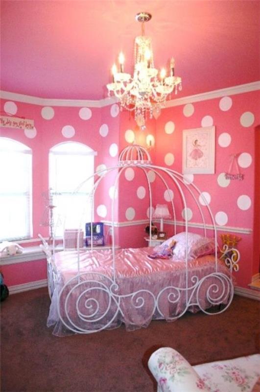 ροζ κρεβατοκάμαρες με διακεκομμένους τοίχους