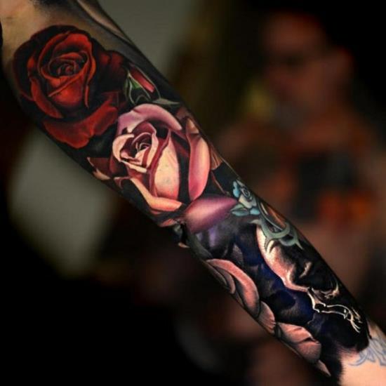 ιδέες τατουάζ με μανίκια τριαντάφυλλο για γυναίκες
