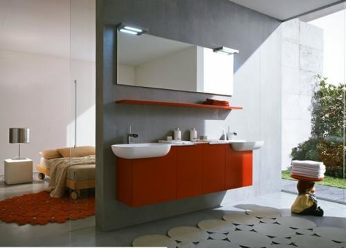 κόκκινο γκρι λευκό χωρίστρα τοίχου μπάνιου νεροχύτη
