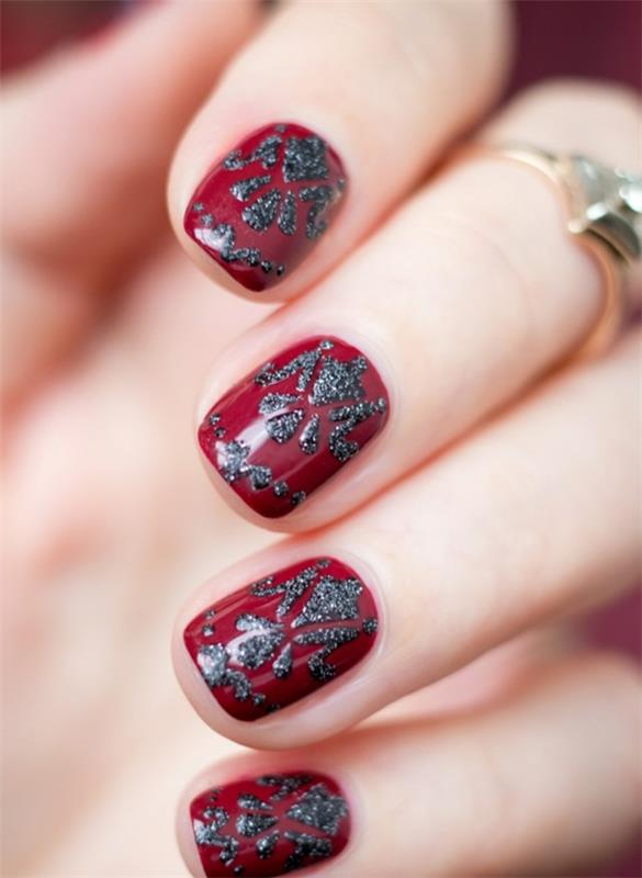 κόκκινα νύχια τζελ για Χριστούγεννα κόκκινα νύχια μοτίβα γκρι