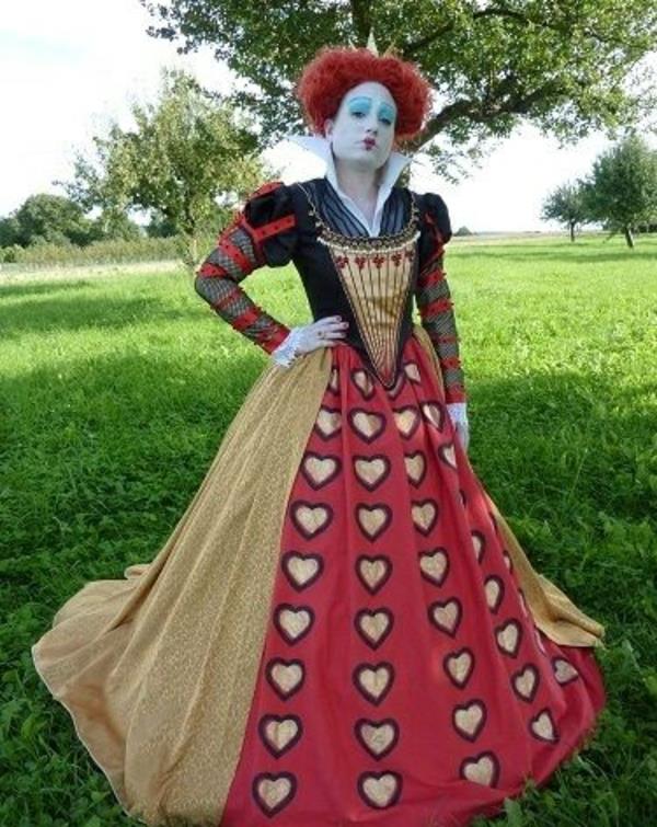 κόκκινη βασίλισσα Αλίκη στο καρναβάλι της χώρας των θαυμάτων