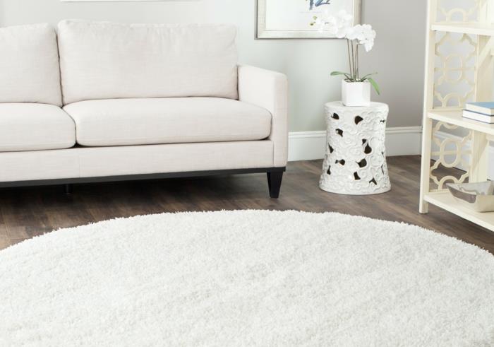 στρογγυλό χαλί λευκό σαλόνι λευκός καναπές