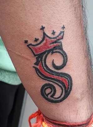 S raidžių tatuiruotės