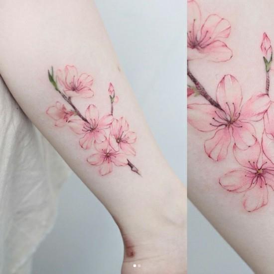 sakura άνθος κερασιού τατουάζ αντιβράχιο