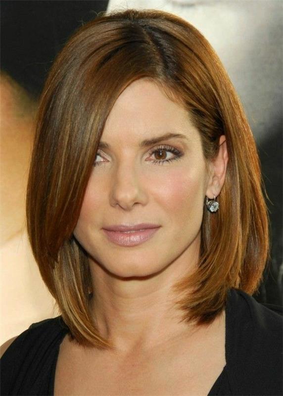 χτενίσματα sandra bullock για πλευρικά κτυπήματα μαλλιών μήκους ώμων