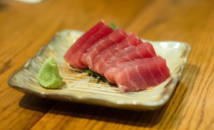 Το Sashimi με τόνο είναι νόστιμο