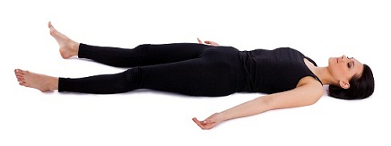 „Shavasana“ ar „Corpse Pose“ žingsnių atlikimas