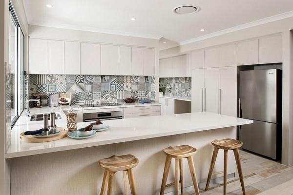 scandi κουζίνα λευκά μέτωπα μοτίβα πλακάκια κουζίνας πίσω τοίχου σε μέγεθος