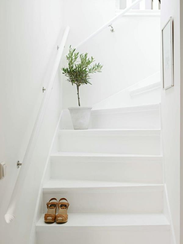 σκανδιναβική γλάστρα με τρόπο ζωής λευκές σκάλες