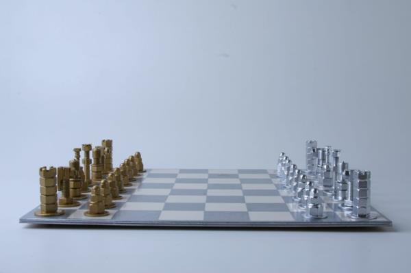 κομμάτια σκάκι σκακιέρα ασημί χρυσό