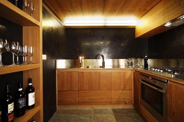 κομψό μοντέρνο ξύλινο σχέδιο κουζίνας μαύρο πίσω τοίχο κουζίνας