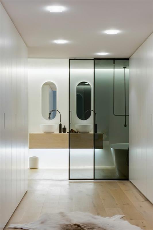 συρόμενη πόρτα γυάλινο μπάνιο μπανιέρα καθρέφτης μπάνιου νεροχύτη