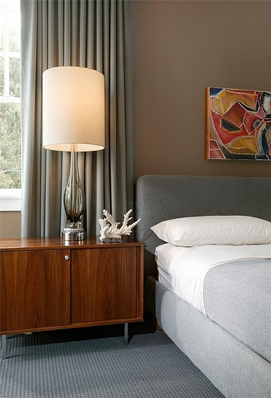 υπνοδωμάτιο κρεβάτι ξύλινη κομμένη λάμπα δαπέδου ασημένια βάση λάμπα λευκό