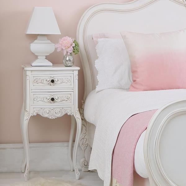 σχεδιασμός κρεβατοκάμαρας shabby chic κομοδίνο φωτιστικό