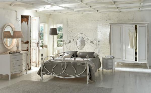 σχέδια κρεβατοκάμαρας με φυσικό στιλ λευκό ξύλινο σανίδι σφυρήλατο κρεβάτι