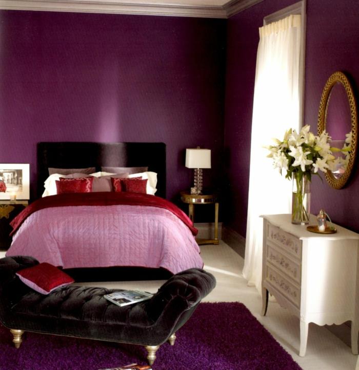 κρεβατοκάμαρα παραδείγματα επίπλων μοβ προφορά τοίχου χαλί συρταριέρα κόκκινα μαξιλάρια ρίψης