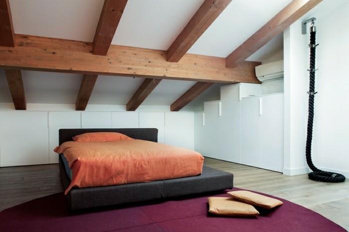 επίπλωση υπνοδωματίου με κεκλιμένη οροφή lia χαλί και ξύλινα δοκάρια