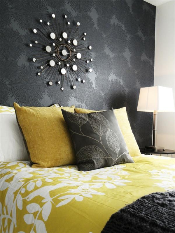 κρεβατοκάμαρα γκρι ταπετσαρία τοίχου κίτρινες προθέσεις διακόσμηση τοίχου λουλουδάτο μοτίβο